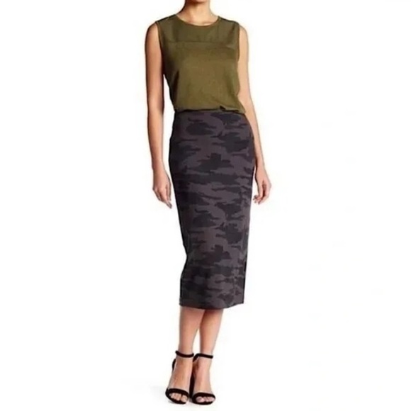 Sanctuary NWT Camo Skirt - Black and Grey - Picture 2 of 3